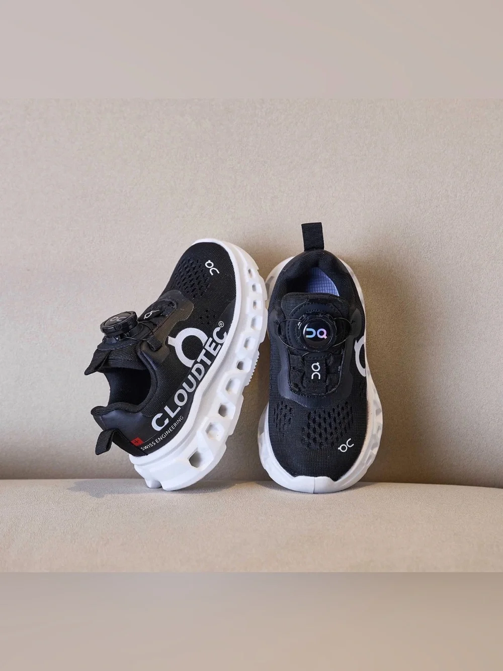 On Running Kids cloud X Black and White Cloud-inspired
Sneakers🙋🏻♀️🙋🏻(SIZE 13C) - Picture 2 of 4